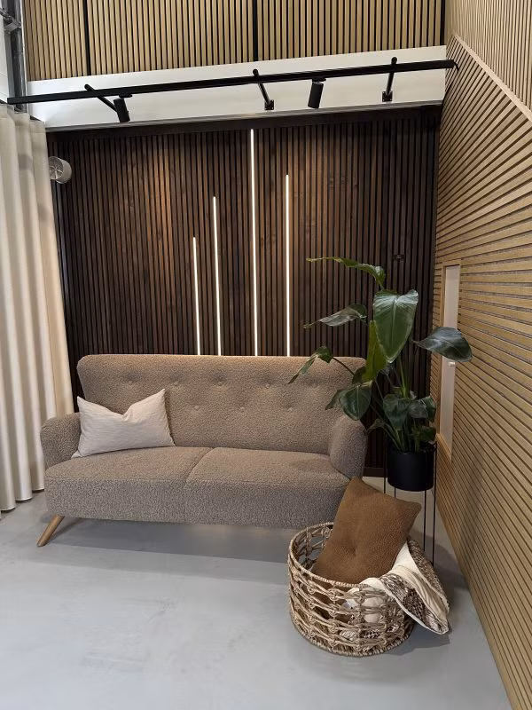 Image 4 of 5 in LED gallery