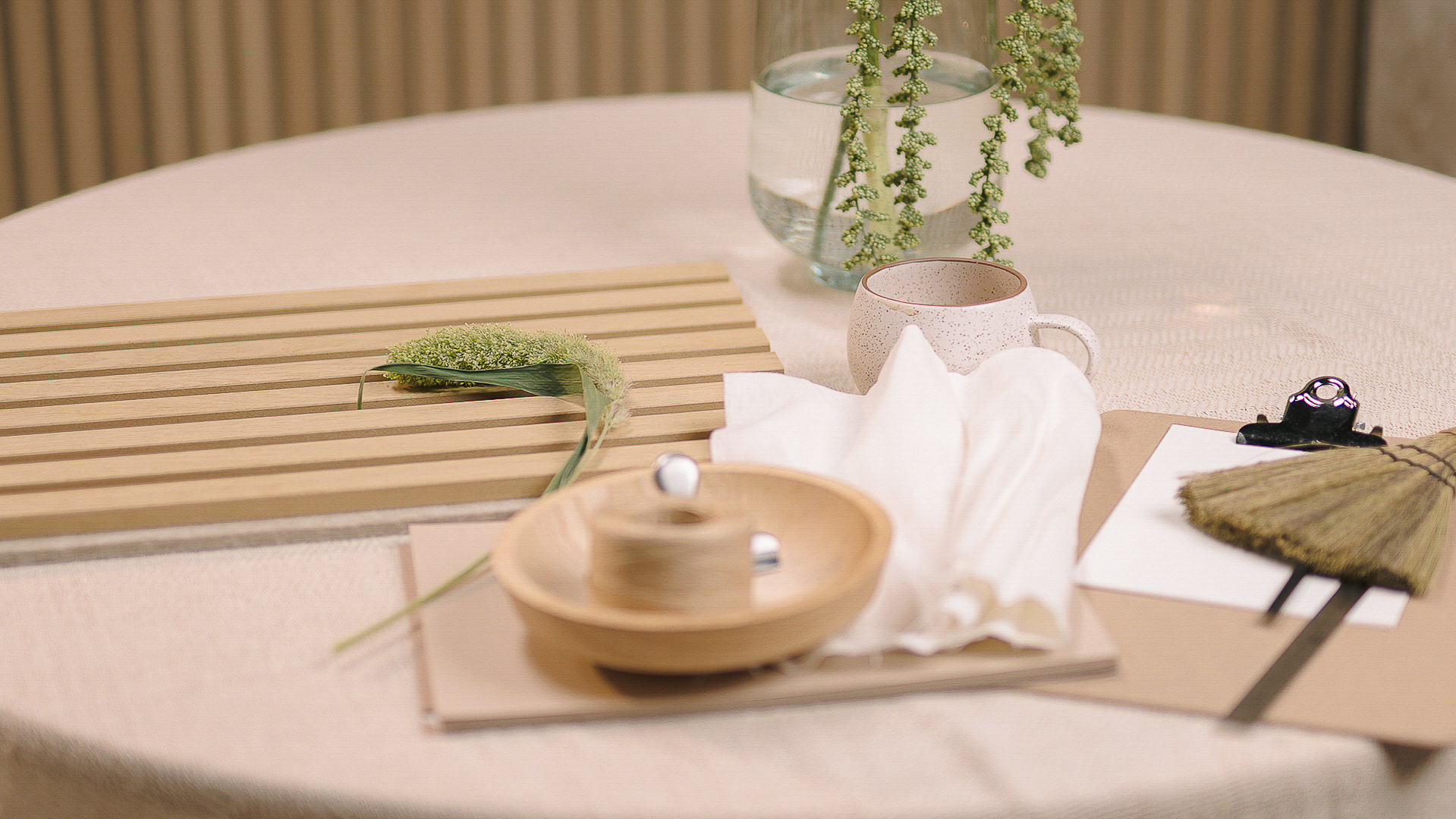 Styling_w._woodupp_diningroom_cecilie_longform_vid_16.9_msk .00_00_32_19.Still001-4-3