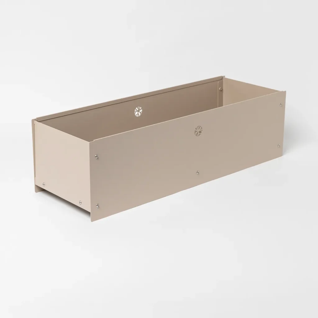 Image 5 of 9 in EMBRACE | Nell Metal Box gallery